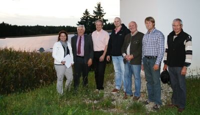 V.l. Ruth Müller, Gerhard Babl,Christoph Nitzl,Domink Karl, Ernst Holler, Florian Steer, Martin Schuster der PV Anlage