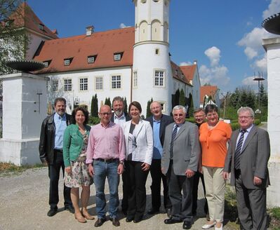 Neue Kreistagsdraktion mit den Fraktionsvorsitzenden Ruth Müller, MdL (2.v.li.) und Sebastian Hutzenthaler (3.v.li.)