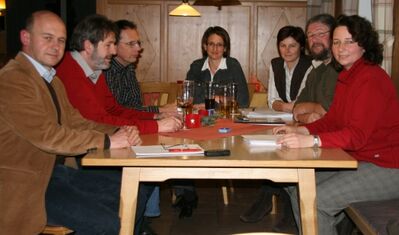 Von links: Ruth Müller und Rosi Steinberger (rechts und 3. vom rechts) mit Experten beim Bildungsgespräch.